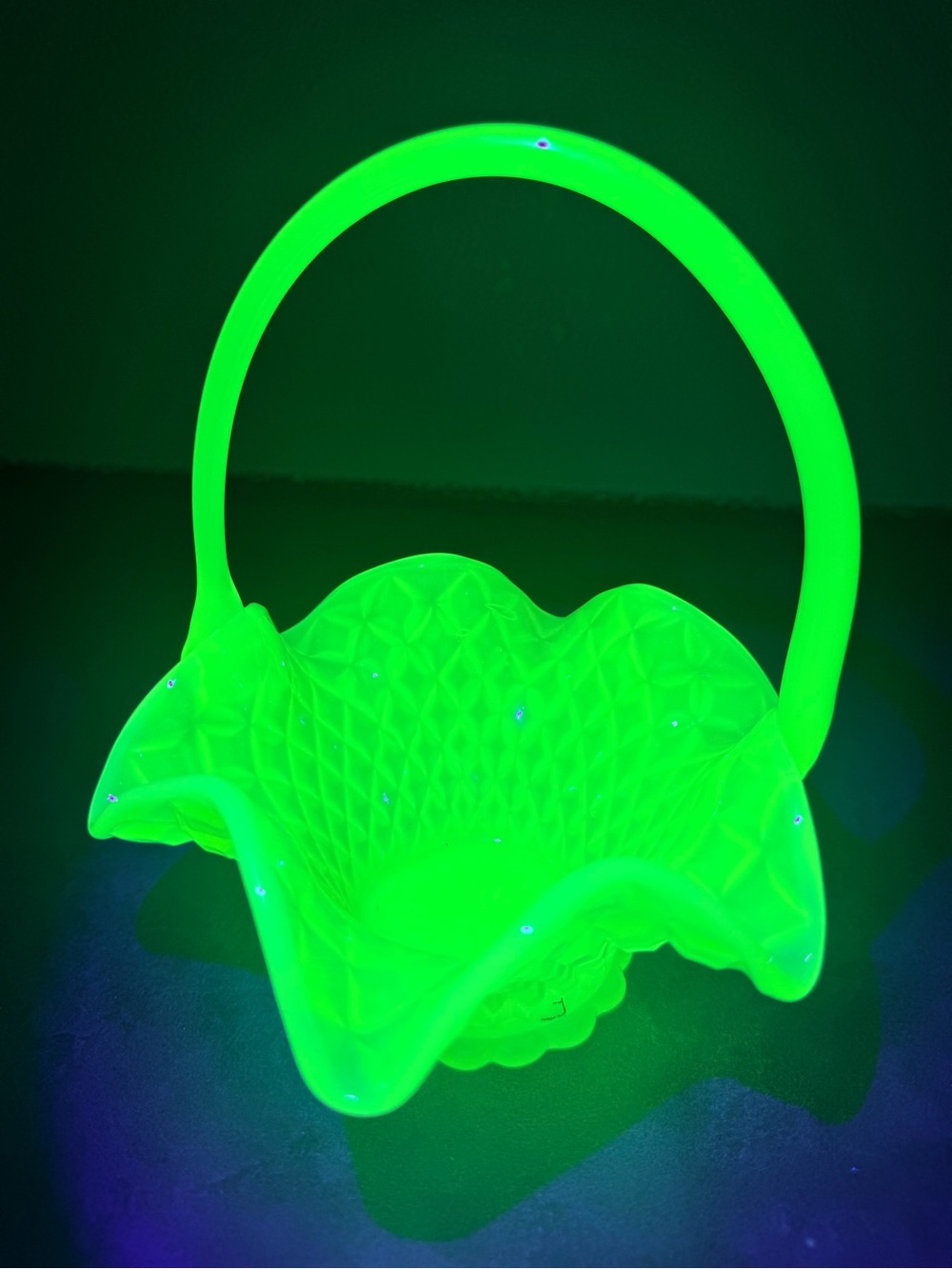 Vtg Uranium Vaseline Topaz Glass Basket 7.5” Diamond Optic Ruffled UV Glow